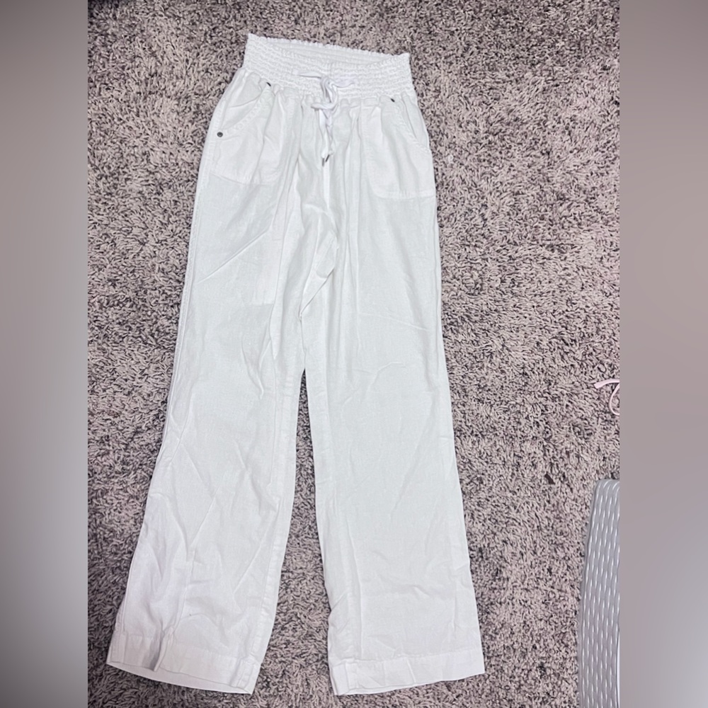 White flowy linen pants | FITS LIKE A SMALL